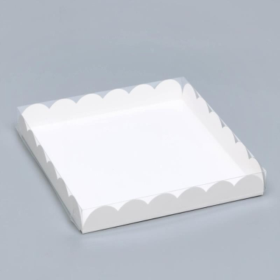 Коробка для кондитерских изделий 21х21х3см белая с пластиковой крышкой